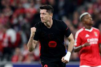 Lewandowski celebra gol do Barcelona 