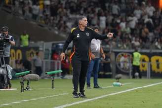 Guilherme Dalla Déa no comando do Atlético-MG contra o Democrata. 