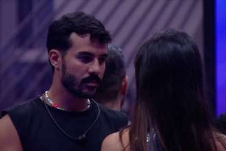 Atriz reclamou que adversária não está falando com ela, mas Mateus concordou em dançar com ela