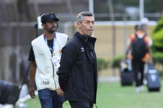 Pedro Caixinha durante partida do Santos contra o São Bernardo