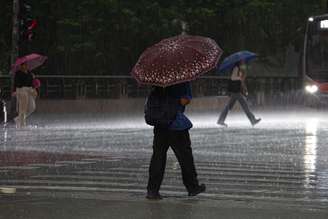 Defesa Civil renova alerta para chuvas em SP até quarta-feira