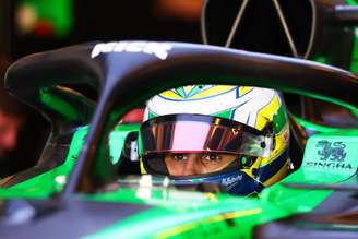 Gabriel Bortoleto durante os testes na F1