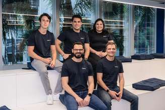 Lorenço Boettcher, Wilgo Cavalcante, Desirée Cavalcante, Eimar Carlos e Pedro Rosolen, fundadores da Caveo 