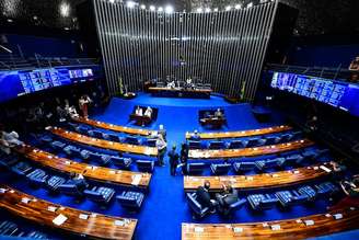 Projeto de lei com exceções ao teto do funcionalismo pode ter efeito contrário e manter supersalários.