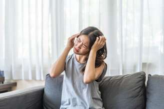 A enxaqueca atinge cerca de 20% das mulheres e 5% a 10% masculina, de acordo com dados da Sociedade Brasileira de Cefaleia (SBCe)