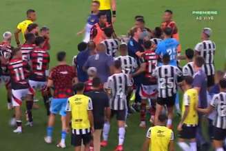 O clássico entre Flamengo e Botafogo, nesta quarta-feira, no Maracanã, terminou com briga generalizada