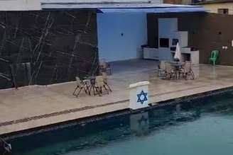 Mansão ostenta Estrela de Davi em piscina. A imagem foi divulgada em 10/10/2024, quando as autoridades entraram no imóvel.