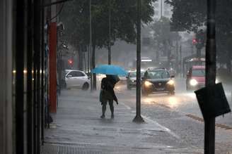 Na foto, chuva forte na Rua da Consolação, no centro de São Paulo.