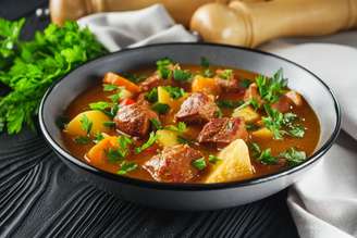 Carne com batata e cenoura
