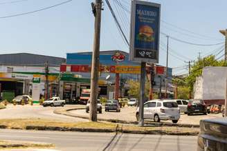 Dia de forte calor com termômetros registrando temperaturas acima dos 40ºC na região do Campo dos Afonsos no Rio de Janeiro.
