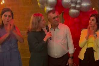 Gleisi Hoffmann fez discurso durante festa de aniversário de José Guimarães