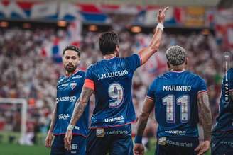 Em duelo de leões, o Fortaleza foi superado pelo Vitória e vê rival assumir a liderança do Grupo A da Copa do Nordeste 