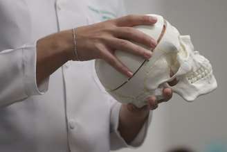 Medicina é o curso com maior proporção de graduados brancos, seguido de Odontologia e Economia