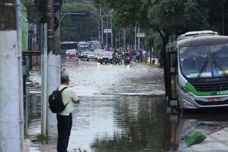 Alagamento na zona norte de SP.