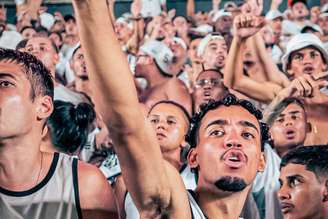 Torcedores do Santos FC reclamaram nas redes sociais sobre esquema de compra de ingressos