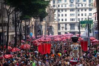 Foliões durante carnaval de rua em SP em anos anteriores.