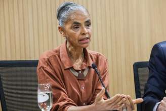 A ministra do meio Ambiente, Marina Silva, durante coletiva de imprensa sobre a declaração oficial de emergência ambiental por risco de incêndios florestais no Brasil em 2025.