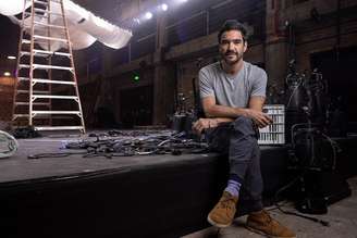 Caio Blat fez 'maratona' de Dostoiévski para transformar 'Os Irmãos Karamázov' em espetáculo de teatro.