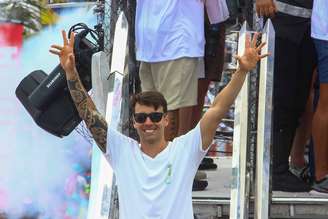 Daniel Cady, marido de Ivete Sangalo, prestigia esposa no Bloco Coruja