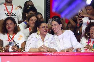 Ivete Sangalo homenageia Preta Gil, que se emociona no carnaval de Salvador