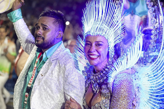 Fabricio Machado e Paolla Oliveira juntos no desfile da Grande Rio.