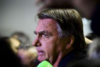 Ex-presidente da República Jair Bolsonaro concede entrevista após encontro com senadores do Bloco Vanguarda. (18/02/2025)