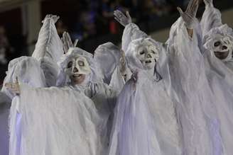 Fantasmas estavam no carro abre-alas da Vila Isabel.