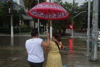 Pancadas de chuva no período da tarde colocam autoridades em alerta.