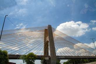Tarde de calor na zona norte de São Paulo, nesta quarta-feira , 12 de março de 2025. De acordo com dados do Instituto Nacional de Meteorologia (Inmet), a cidade registra temperaturas acima dos 30º desde o dia 15 de fevereiro. O impacto também acontece pela onda de calor que atingiu o país no período, o que resulta em um tempo mais seco.