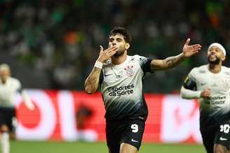 Yuri Alberto mandou beijo para a torcida do Palmeiras após marcar o gol.