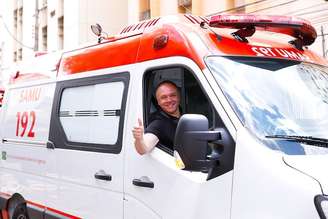 "Coronel" Fábio Candido (PL), prefeito de São José do Rio Preto (SP), comemorou a chegada de novas ambulâncias.