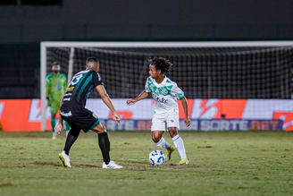 Ênio em atuação pelo Juventude. 
