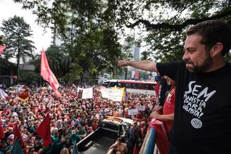 O deputado Guilherme Boulos no ato na Paulista contra anistia para condenados pelo 8 de Janeiro