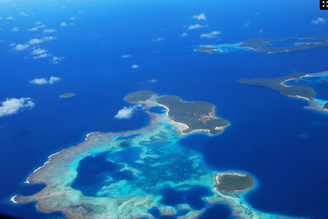 Um forte terremoto de magnitude 7,1 ocorreu perto de Tonga, provocando um alerta inicial de tsunami