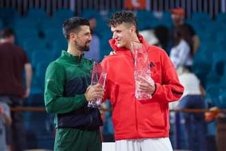 Mensik bateu Djokovic