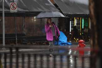 Chuva na capital paulista nesta segunda-feira, 31 de março: plano de socorro a vítimas de temporais foi estendido pela Defesa Civil estadual.