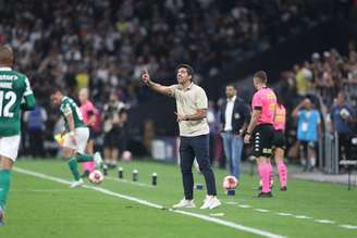 Abel Ferreira se desculpou após criticar torcida do Palmeiras.