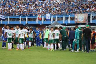 Avaí e Chapecoense em ação. 