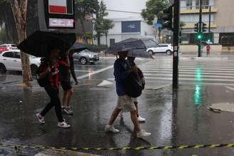Registro de chuva na tarde de segunda-feira, 31, na capital paulistana.