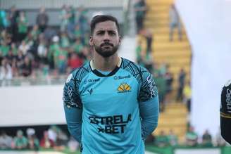 Alisson com a camisa do Criciúma. 