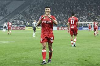 Leonardo Sequeira comemora gol contra o Corinthians