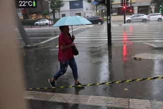 São Paulo entra em estado de atenção para alagamentos nesta sexta-feira, 4. Na foto, dia de registro de chuva na capital.
