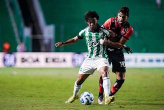 Ênio em atuação pelo Juventude. 