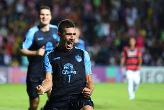 Bissoli comemora gol pelo Buriram