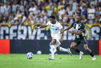 Amuzu em ação diante do Ceará. 