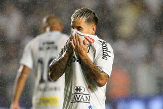 Soteldo lamenta jogada no duelo entre Santos e Bahia