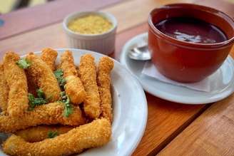 Peixe com molho de açaí
