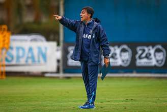 O técnico do Grêmio, Gustavo Quinteros. 