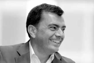 Agustín Escobar e família estavam a bordo de helicóptero que caiu no rio Hudson