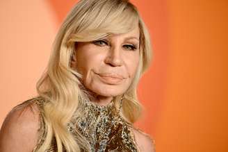 Donatella Versace em evento da Vanity Fair após o Oscar de 2025, na Califórnia, Estados Unidos